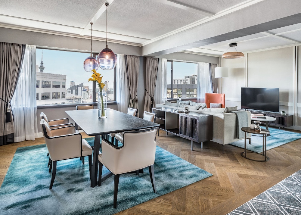 One-Bedroom Suite - Photo 2