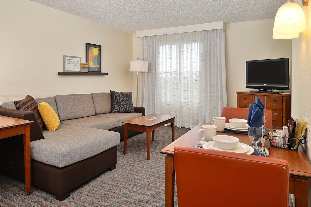 Suite, 1 Bedroom - Photo 2