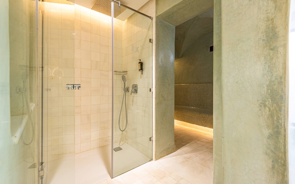 Presidential Suite thumbnail 5