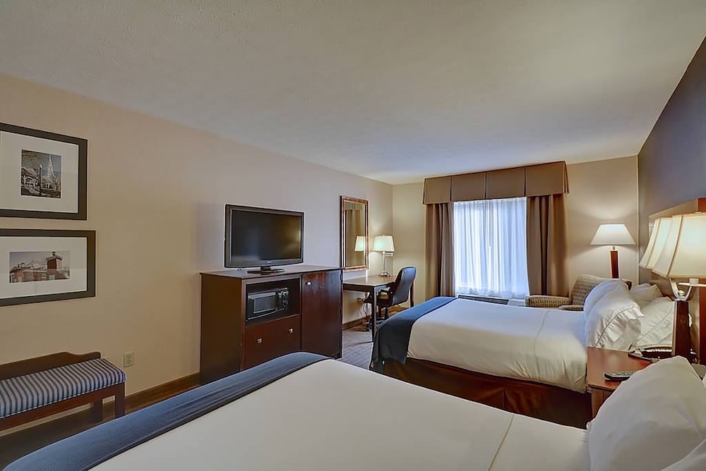 Standard Room, 2 Double Beds photo 2