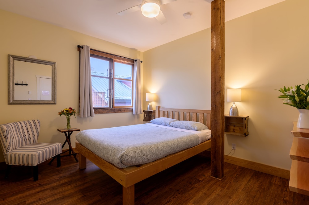 Room, 1 Queen Bed photo 1
