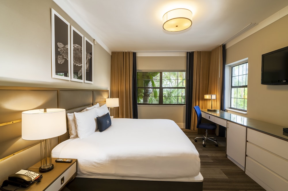 Luxury Double Room, 1 King Bed, Pool View - Photo 1