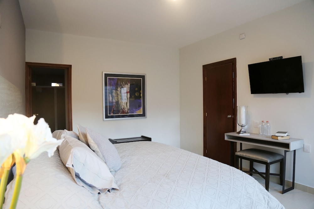 Standard Single Room, 1 King Bed photo 2