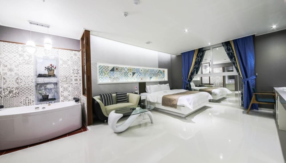 Standard Room (Breakfast available on Weekday only) - Photo 7