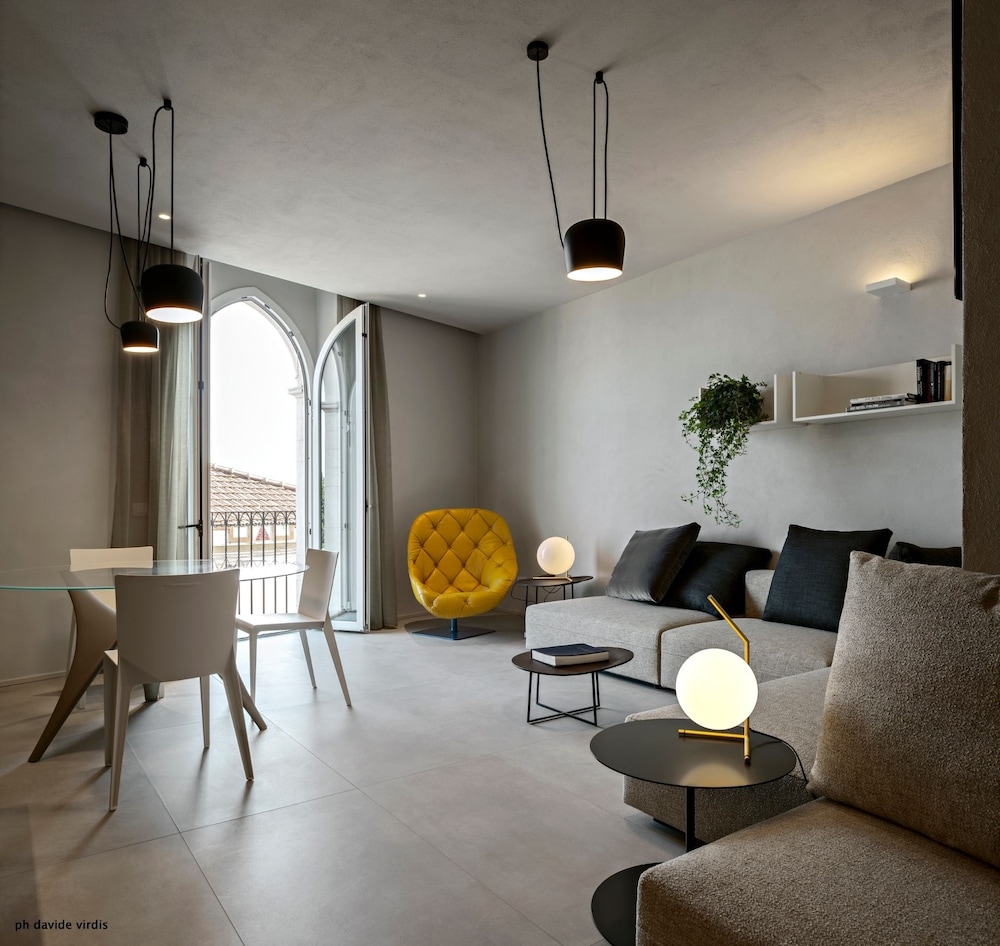 Family Suite, Annex Building (Rock, 50 meters away)
