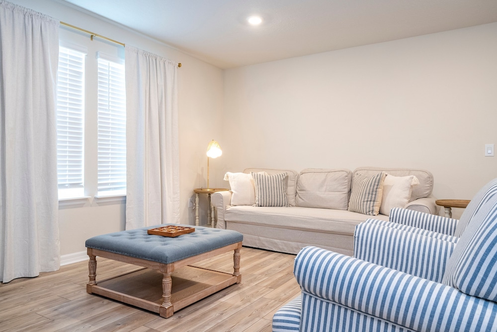 Stunning 5-bedroom Retreat in Windsor Island Resort, Photo 30