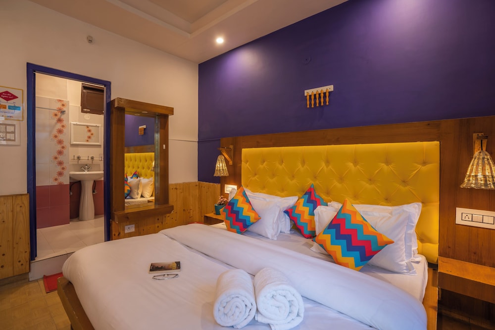 Deluxe Double Room with Ensuite Bathroom with View and Balcony - Photo 5