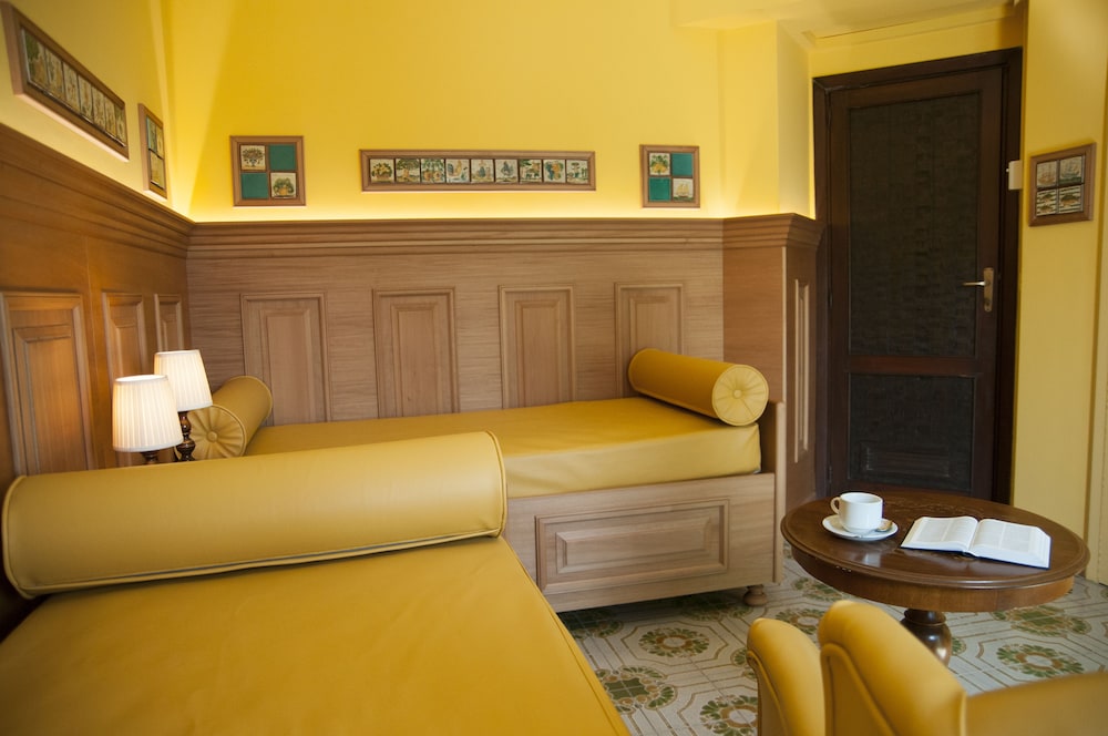 Deluxe Suite, Balcony, Sea Facing - Photo 2