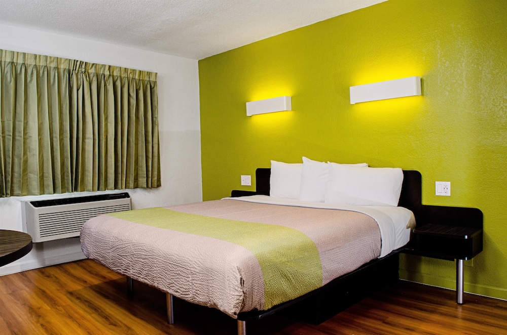 Deluxe Room, 1 King Bed, Non Smoking, Kitchenette photo 1