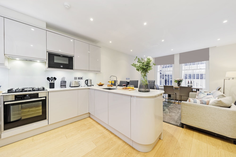 Apartment 2 - Three Bedroom With Garden photo 2