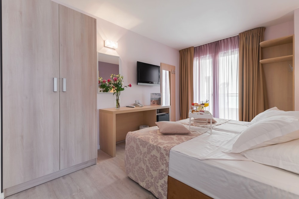 Twin Room, Balcony, Mountain View - Photo 3