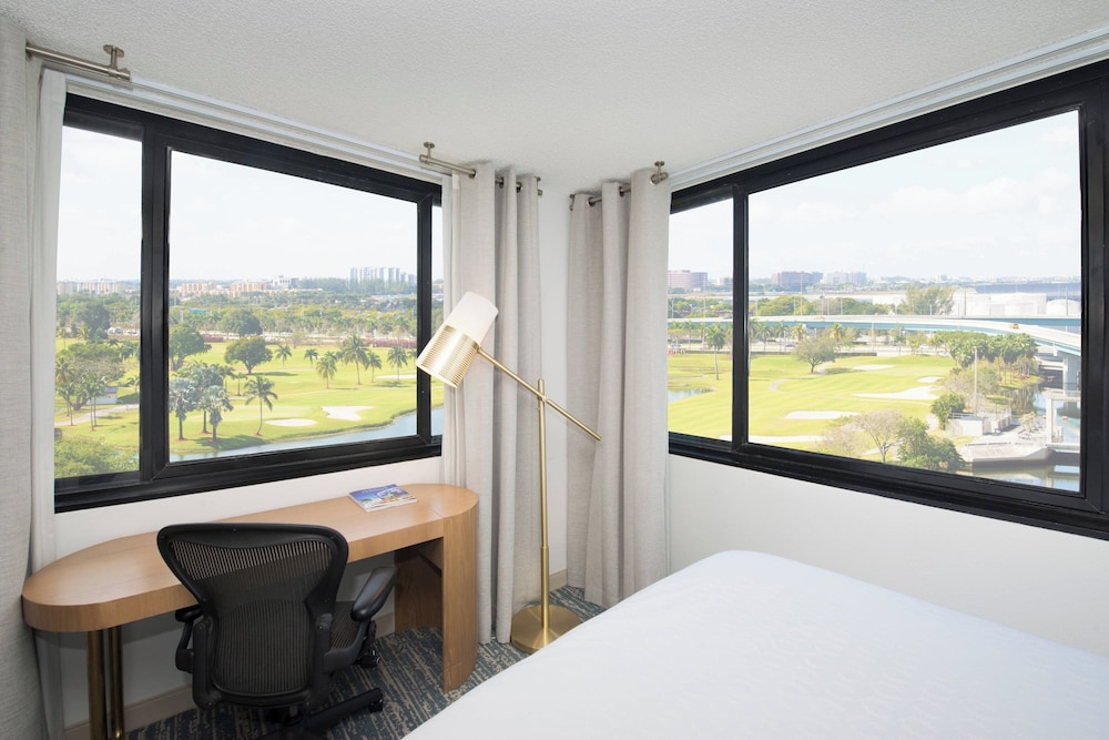 Executive Room, 2 Queen Beds - Photo 7