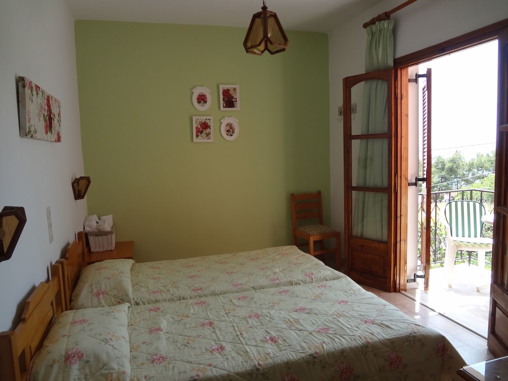 Standard Room, 2 Twin Beds, Sea View photo 3