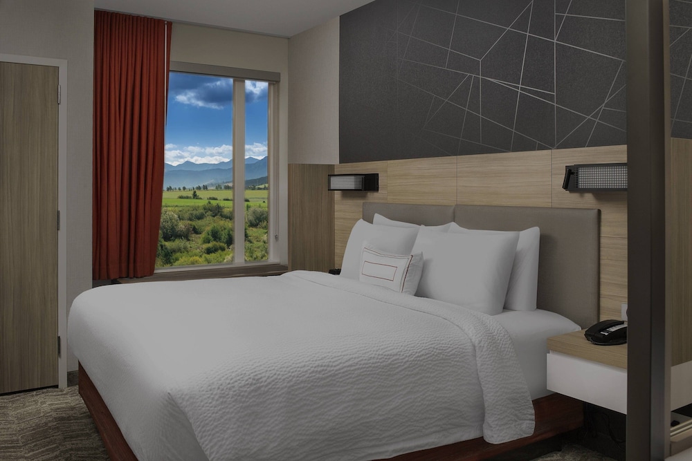 Suite, 1 King Bed - Photo 10
