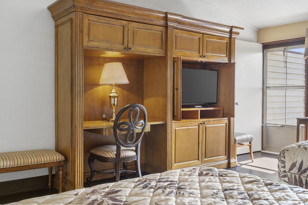 Standard Room, 2 Queen Beds, Lake View photo 3