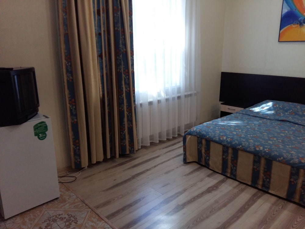Family Quadruple Room, 1 Queen Bed With Sofa Bed, Accessible, Non Smoking photo 3
