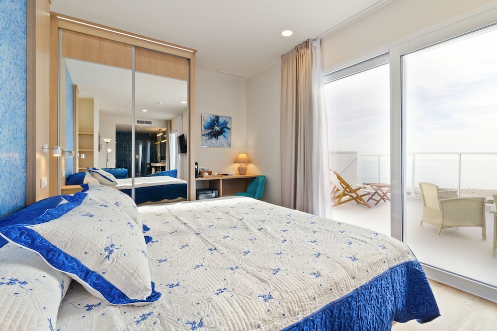Deluxe Double Room, Terrace, Sea View photo 2