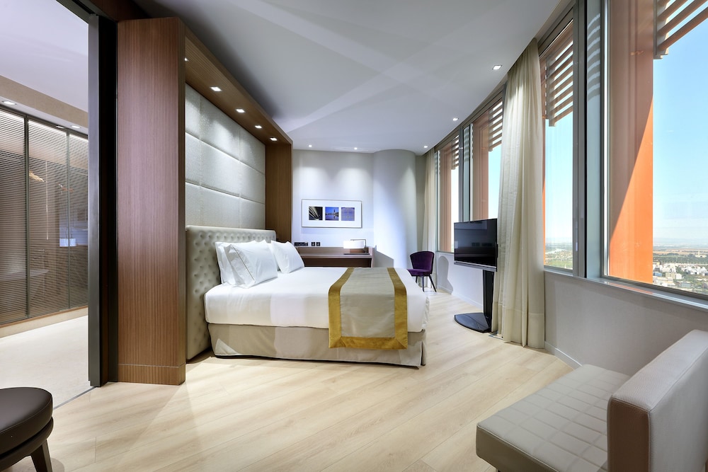 Junior Suite, City View