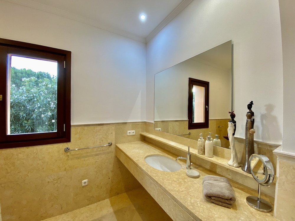 Luxury Villa photo 2