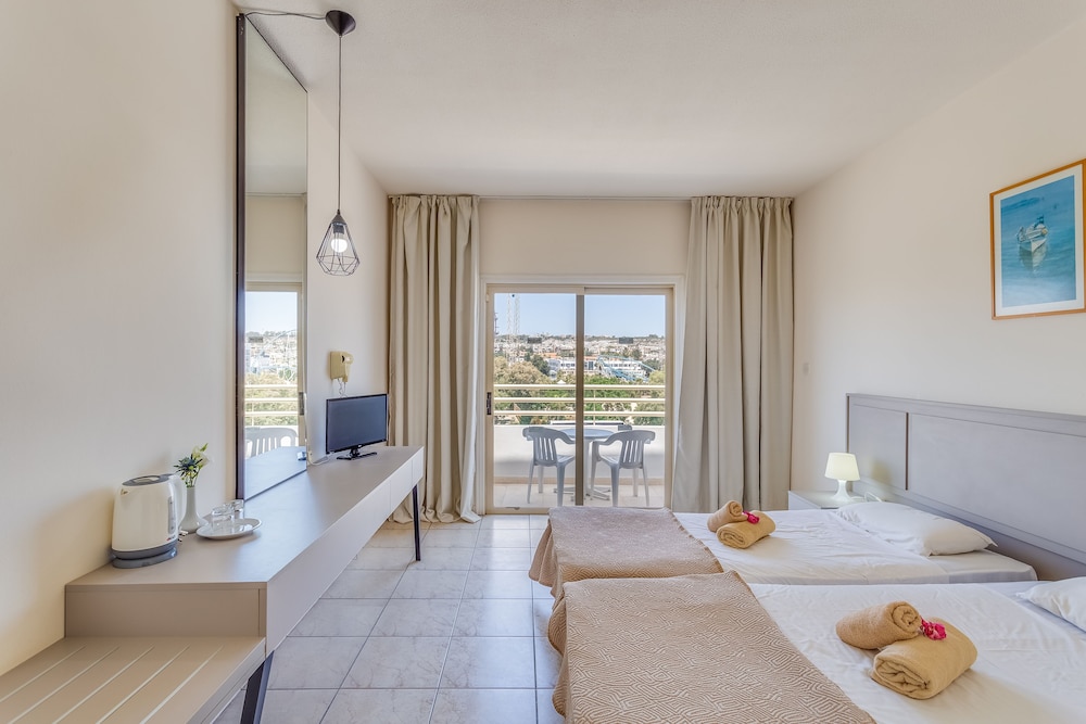 Family Room, City View