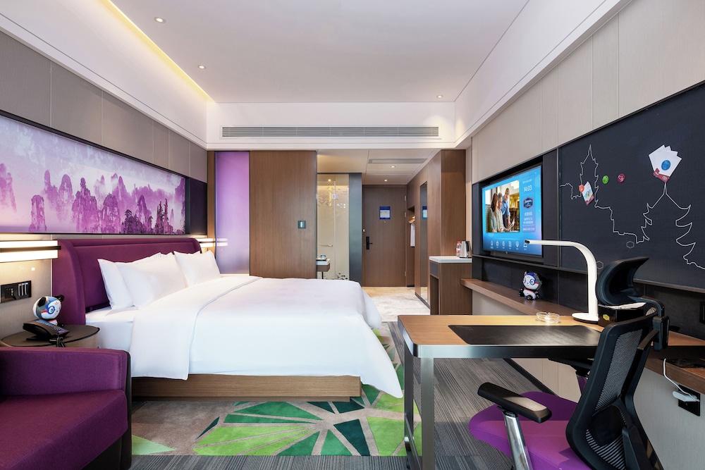 Superior Single Room, 1 Queen Bed with Sofa bed, Private Bathroom, City View photo 2