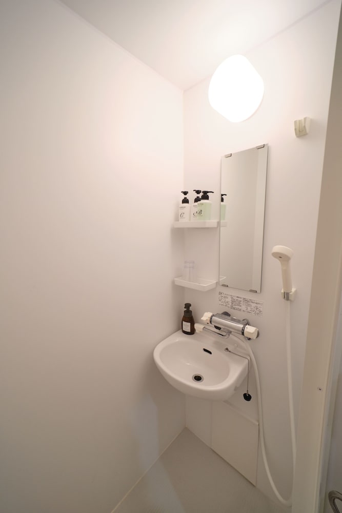 Basic Twin Room photo 3