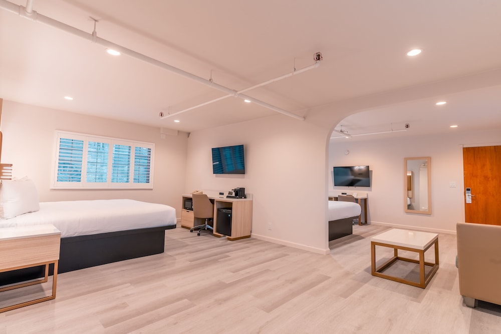 Family Suite, Multiple Beds - Photo 2