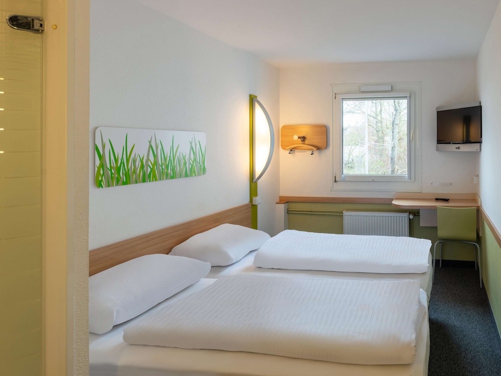 Twin Room - Photo 9