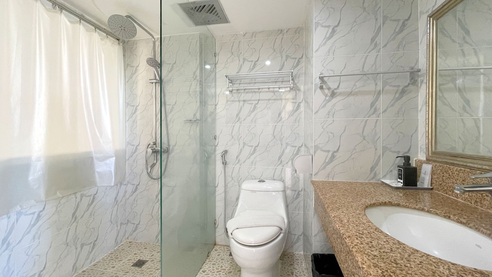Deluxe Room, 2 Twin Beds, Pool View - Photo 3