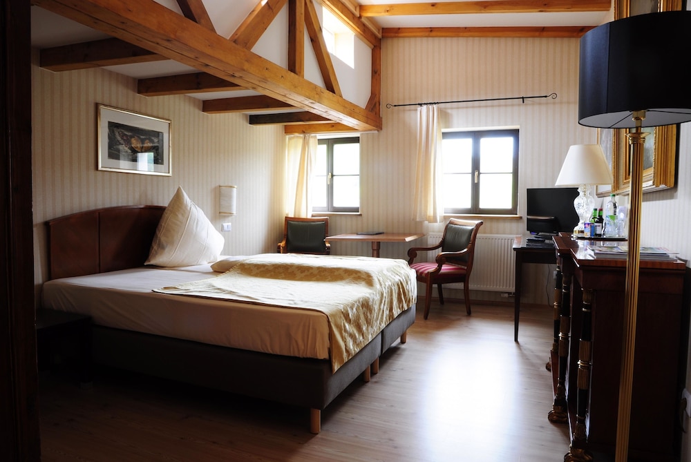 Business Single Room, 1 Queen Bed photo 2