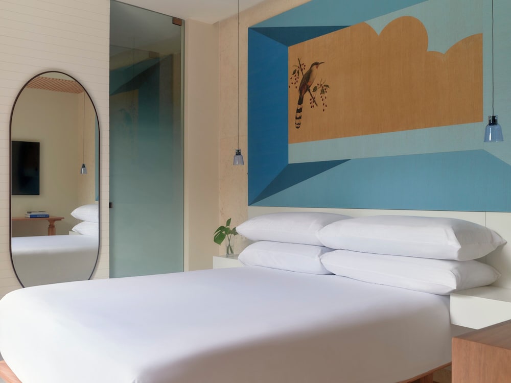 Room, 1 King Bed with Sofa bed (Essential) thumbnail 6