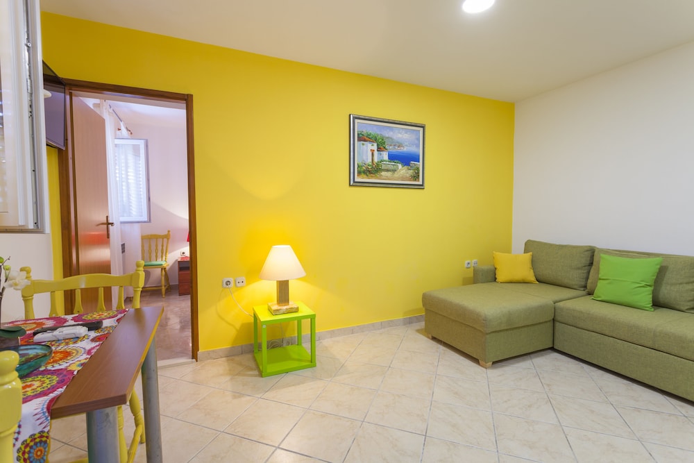 Apartment (2)