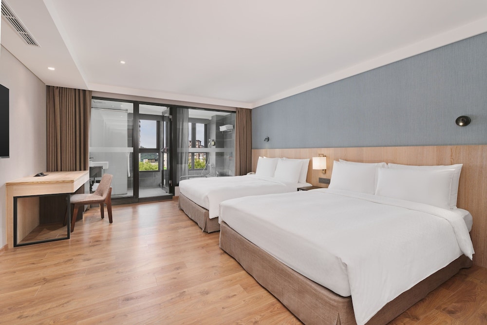Classic Room, 2 Double Beds, City View