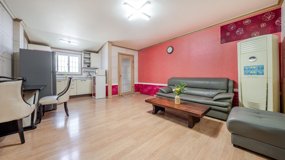 Basic Room, 2 Bedrooms (Room 102 Guesthouse(Ocean View/BBQ))