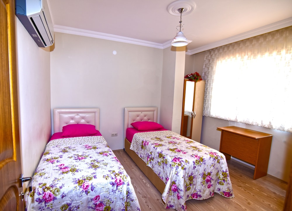 Apartment, 3 Bedrooms, Sea View photo 2