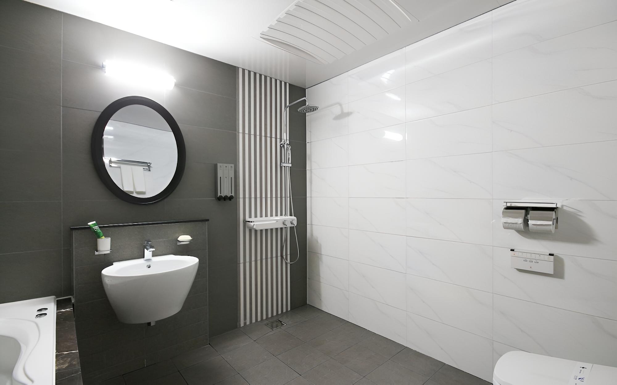 Room (Standard Styler-Breakfast provided) - Photo 4