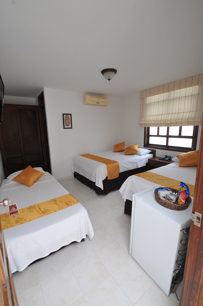 Standard Quadruple Room, 1 Bedroom, Non Smoking, Ensuite photo 1