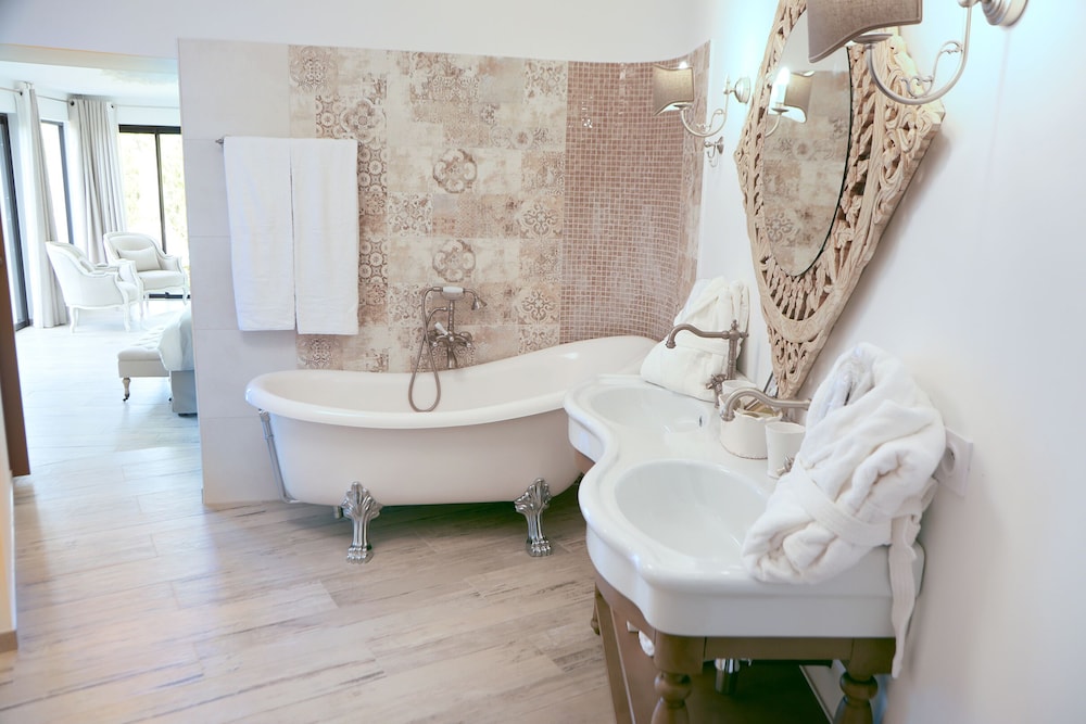 Junior Suite (Jacuzzi) photo 3