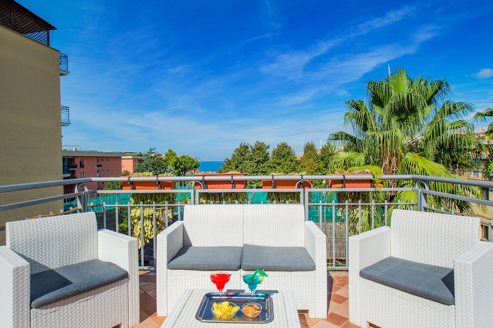 Suite, Hot Tub, Partial Sea View