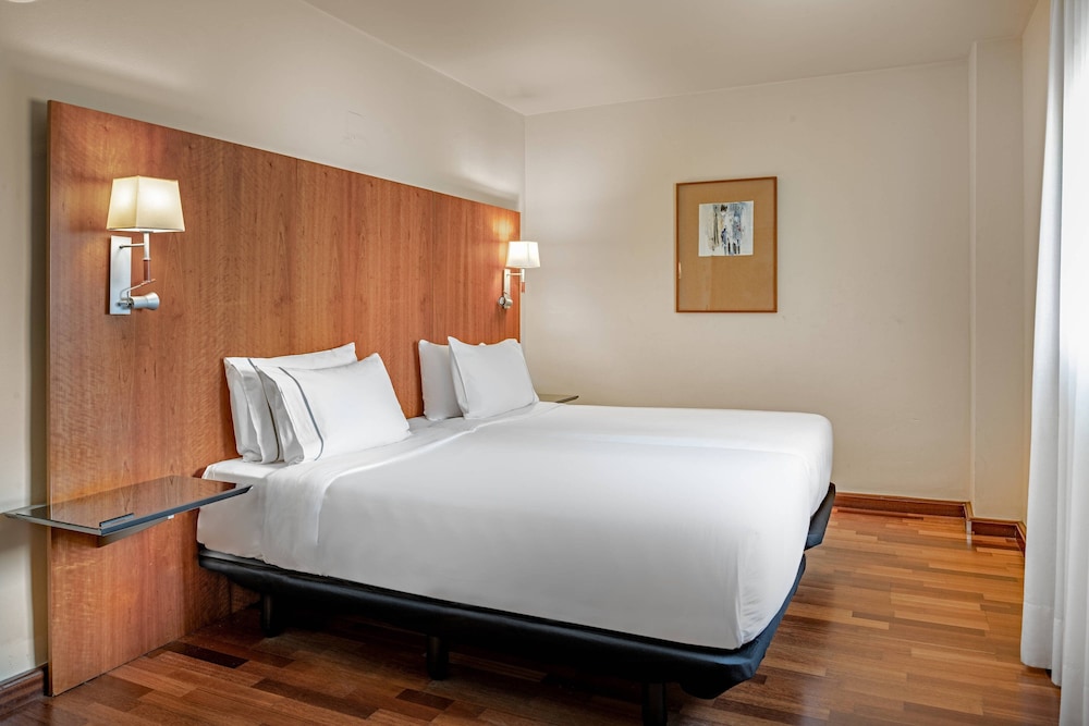 Standard Room, 2 Twin Beds, Pool View