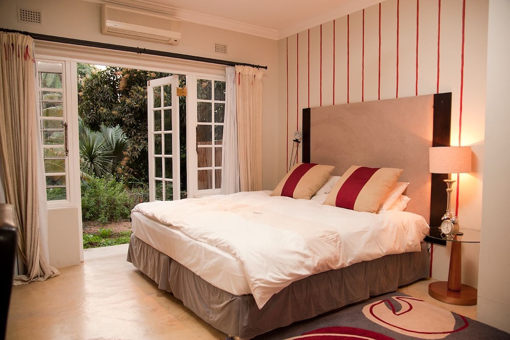 Family Suite, 2 Bedrooms, Pool View photo 1