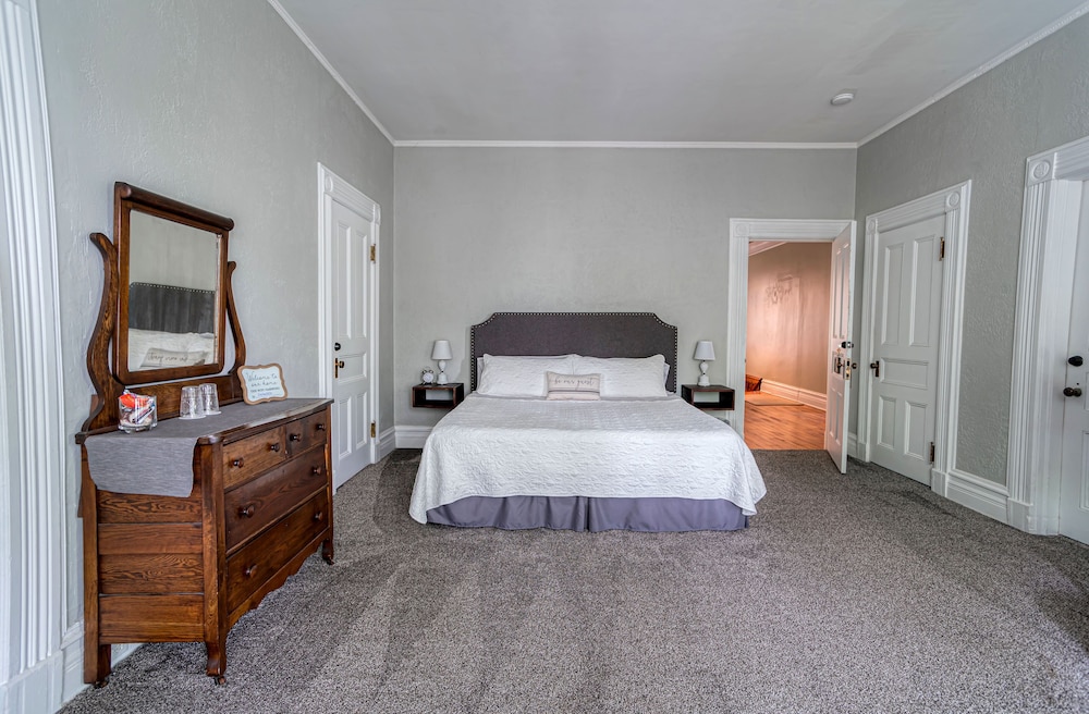 Signature Room, 1 King Bed, Non Smoking, Ensuite