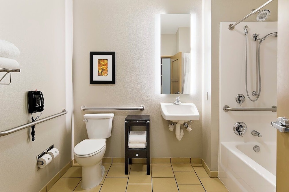 Classic Room, 2 Queen Beds, Accessible