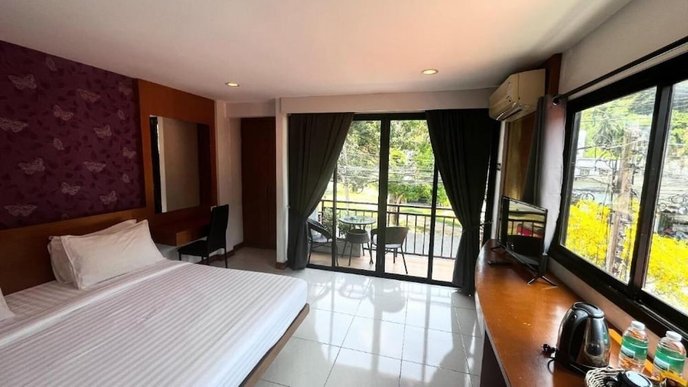 Deluxe Room, Balcony photo 3