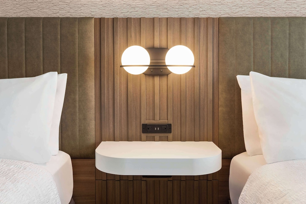 Room, 2 Queen Beds, Accessible, Bathtub (Mobility & Hearing) - Photo 4