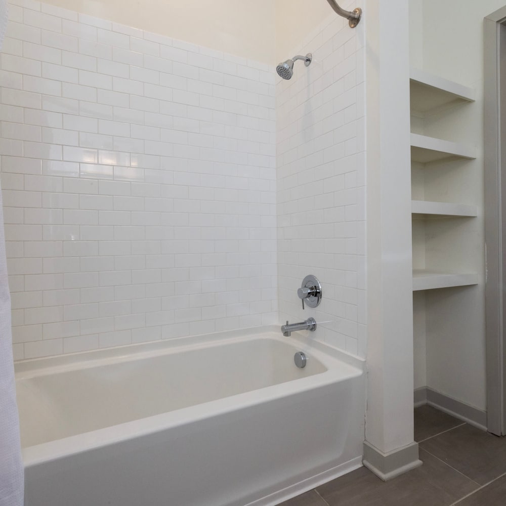 Modern Nulu 2BR Cozysuites 04, Billede 22