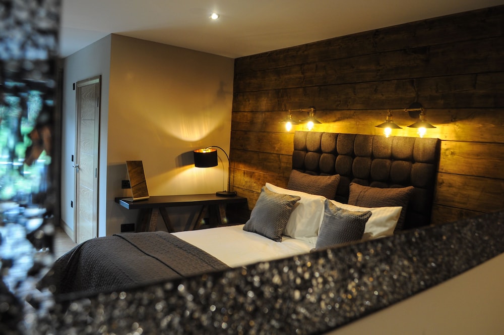 Standard Double Room, 1 King Bed (Room Only) photo 3