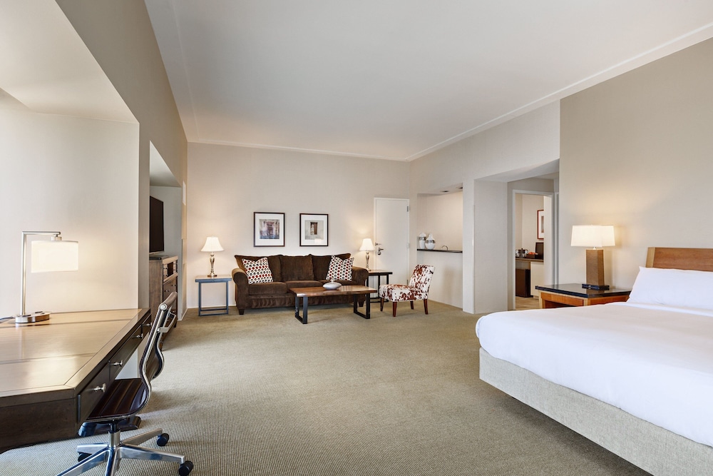 Suite, 1 Bedroom - Photo 3