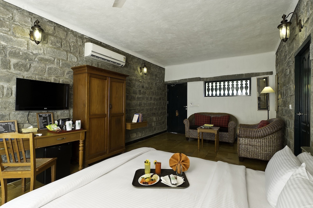 Standard Double Room, 1 King Bed photo 3