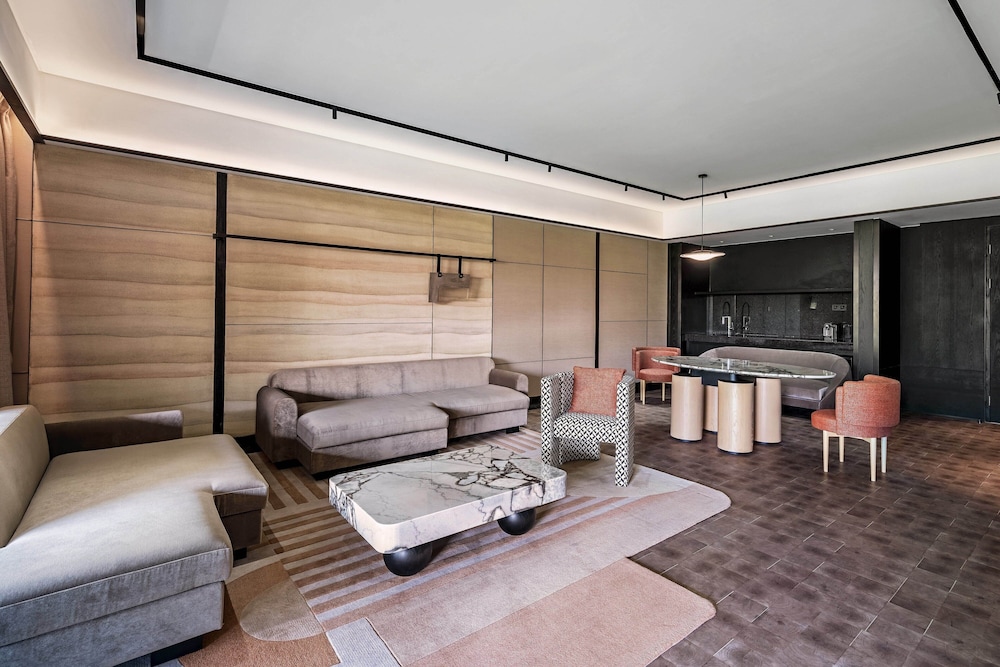 Suite, 1 King Bed, Garden View - Photo 1
